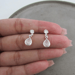 BRINCO ZIRCÔNIA CRISTAL REDONDO E GOTA PENDURADA DE TARRAXA