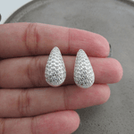 Brinco Gota Grande Trabalhada Com Mini Zirc De Tarraxa