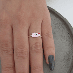 ANEL INFANTIL ELEFANTE RESINADO COR ROSA COM CORACAO VERMELHO