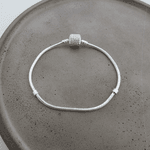 Pulseira Pandora Fio Rigido Fecho Oval Cravejado 20cm