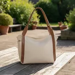 Maxi Bolsa Feminina em Couro Legítimo de Ombro , Tiracolo e Transversal com 2 bolsos - Off white e Caramelo