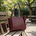 Maxi Bolsa Feminina em Couro Legítimo de Ombro e Transversal Tiracolo Alça Removível e Regulável com 2 bolsos - Marsala