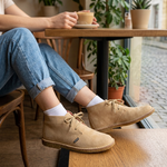 Bota Camping Taupe em couro legitimo com solado crepe em borracha látex.