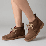 Bota Camping Chocolate em couro legitimo com solado crepe em borracha látex.