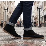 Bota Camping Preta em couro legitimo com solado crepe em borracha látex.
