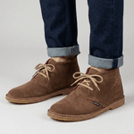 Bota Camping Chocolate em couro legitimo com solado crepe em borracha látex.
