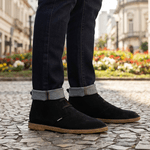 Bota Camping Preta em couro legitimo com solado crepe em borracha látex.
