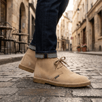 Bota Camping Taupe em couro legitimo com solado crepe em borracha látex.