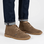 Bota Camping Rato em couro legitimo com solado crepe em borracha látex.