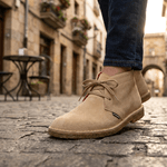 Bota Camping Taupe em couro legitimo com solado crepe em borracha látex.