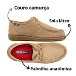 Sapato London Clássico em couro taupe, solado crepe em látex e palmilha anatômica.