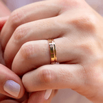Alianças de casamento e noivado anatômicas com frisos em ouro 18k 750 com diamante.