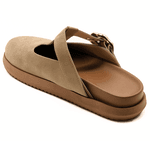 Clog Sabot Areia Camurça Rasteira Fivela Flor da Pele 008
