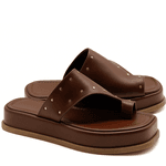 Tamanco Sandália Papete Flatform com Detalhe em Tachas 23404 Cacau