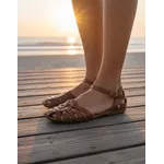 Sandália Rasteira em Couro Conhaque