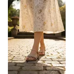 Sandália Rasteira em Couro Nude 