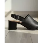 Sandália de Salto em Couro Preto