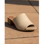 Sandália de Salto em Couro Nude