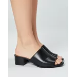 Sandália de Salto em Couro Preto