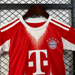 Conjunto Infantil Bayern de Munique Home I 25/26 - Vermelho