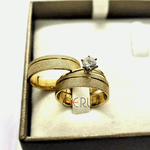Par de Alianças Trabalhada Quadrada 5 mm em Ouro 18K