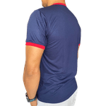 Camiseta Unissex Azul Marinho com Gola e Manga em Vermelho