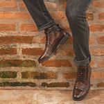 Bota Casual Coturno Masculino Couro Social Urbano Atacador Forrada Detalhada Zíper Whisky