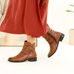Bota Feminina em Couro Valentina Marrom Conhaque - Palmilha Anatômica e Couro Natural