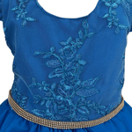 Vestido Juvenil Azul Cobalto Curto Bordado Saia Lisa Com Cinto Dourado 