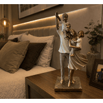 Escultura Família Decorativa Com Casal De Filhos