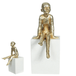 Enfeite Decorativo Escultura Em Poliresina Menina Sentada