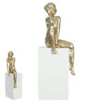 Enfeite Decorativo Escultura Poliresina Menina Sentada