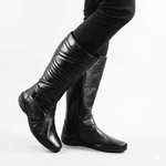 Bota Feminina Em Couro Legítimo Com Detalhes Laterais