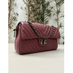 Bolsa Kiara Média Chevron Couro Cabernet Grafite