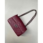 Bolsa Kiara Média Chevron Couro Cabernet Grafite
