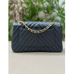 Bolsa Kiara Média Chevron Couro Azul Marinho com Ferragens Douradas