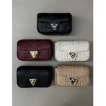 Bolsa Giulia Couro Croco Cabernet com Ferragens Douradas