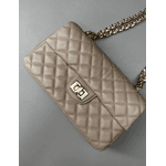 Bolsa Kiara Média Couro Nude com Ferragens Douradas