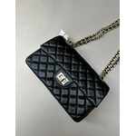 Bolsa Kiara Média Couro Preto com Ferragens Dourada