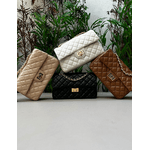 Bolsa Kiara Média Couro Preto com Ferragens Dourada
