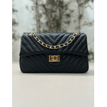 Bolsa Kiara Média Chevron Couro Preto com Ferragens Douradas