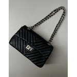 Bolsa Kiara Média Chevron Couro Preto com Ferragens Douradas