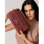 Bolsa Kiara Média Chevron Couro Cabernet com Ferragens Douradas
