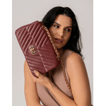 Bolsa Kiara Média Chevron Couro Cabernet com Ferragens Douradas