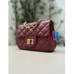 Bolsa Kiara Pequena Couro Cor Cabernet com Ferragens Douradas