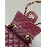 Bolsa Kiara Pequena Couro Cor Cabernet com Ferragens Douradas