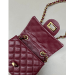 Bolsa Kiara Pequena Couro Cor Cabernet com Ferragens Douradas