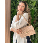 Bolsa Kiara Média Couro Nude com Ferragens Douradas