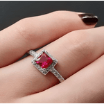 Anel Quadrado com Zircônia Rosa