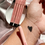 LÁPIS DE OLHO PRETO EYE-CATCHING RUBY ROSE